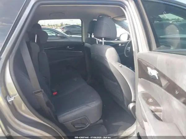 5XYPG4A33HG267505 2017 KIA SORENTO - Image 8