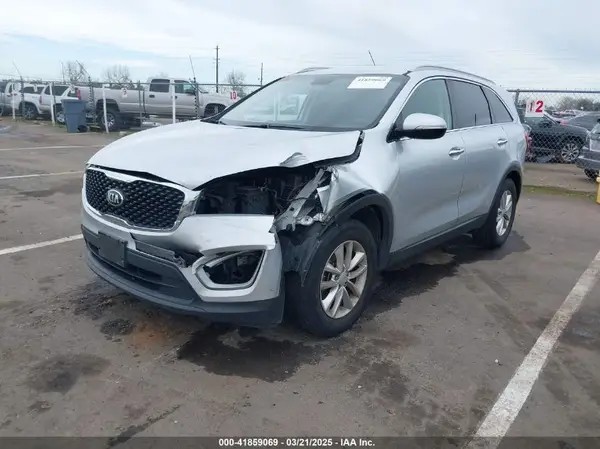 5XYPG4A33HG267861 2017 KIA SORENTO - Image 2