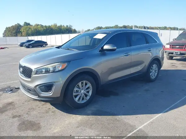 5XYPG4A33HG272364 2017 KIA SORENTO - Image 2