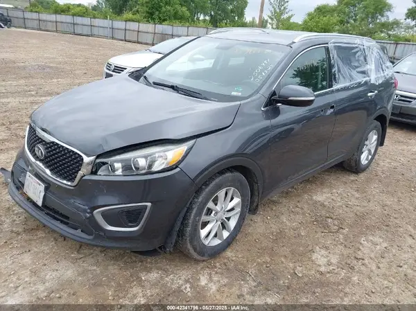 5XYPG4A33HG274938 2017 KIA SORENTO - Image 2