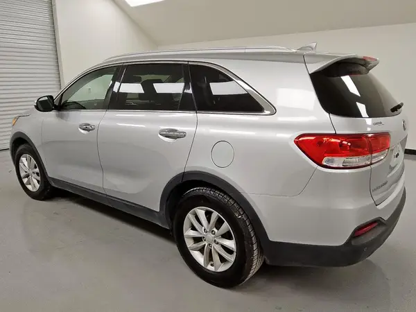 5XYPG4A33HG280870 2017 KIA SORENTO - Image 2