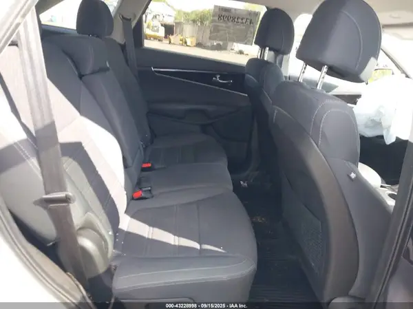 5XYPG4A33HG281534 2017 KIA SORENTO - Image 8