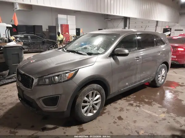 5XYPG4A33HG282666 2017 KIA SORENTO - Image 2