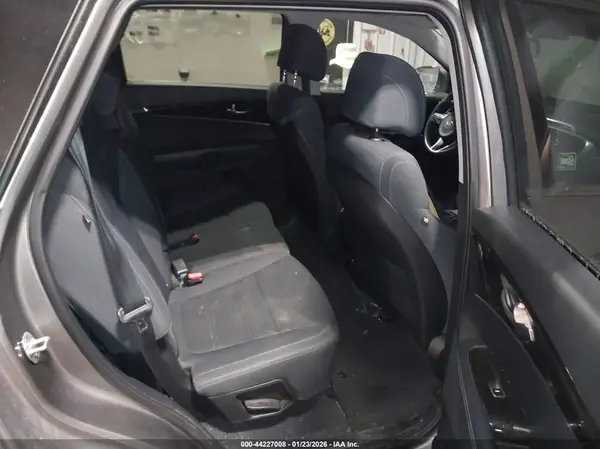 5XYPG4A33HG282666 2017 KIA SORENTO - Image 8