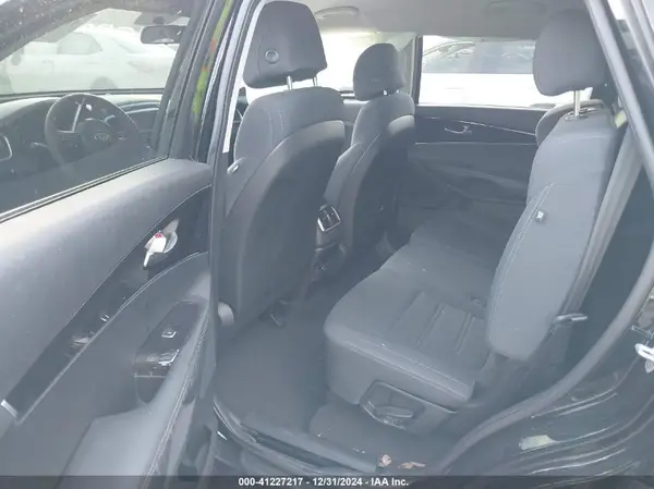 5XYPG4A33HG286930 2017 KIA SORENTO - Image 8