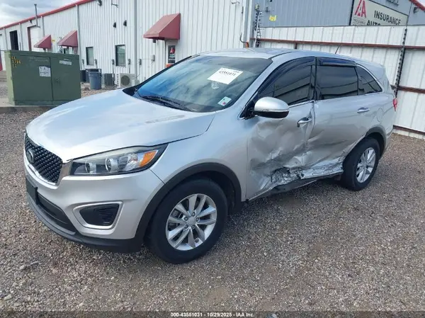 5XYPG4A33HG293733 2017 KIA SORENTO - Image 2