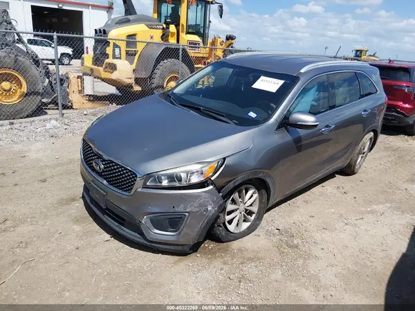 5XYPG4A33HG301829 2017 KIA SORENTO - Image 2