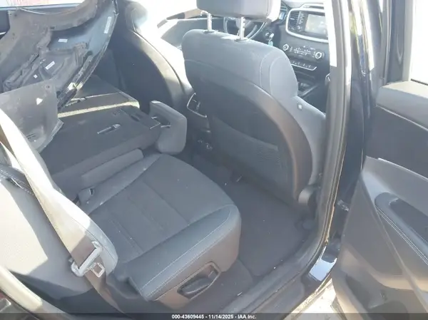 5XYPG4A33HG302723 2017 KIA SORENTO - Image 8