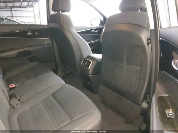 5XYPG4A33JG344640 2018 KIA SORENTO - Image 8