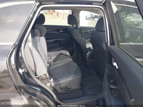 5XYPG4A33JG356920 2018 KIA SORENTO - Image 8