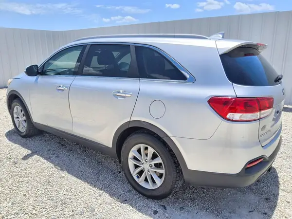 5XYPG4A33JG357176 2018 KIA SORENTO - Image 2