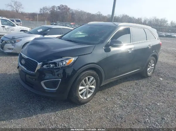 5XYPG4A33JG371496 2018 KIA SORENTO - Image 2
