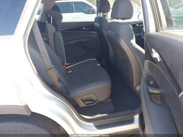5XYPG4A33JG376603 2018 KIA SORENTO - Image 8