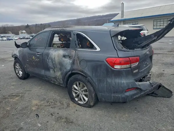 5XYPG4A33JG404321 2018 KIA SORENTO - Image 2