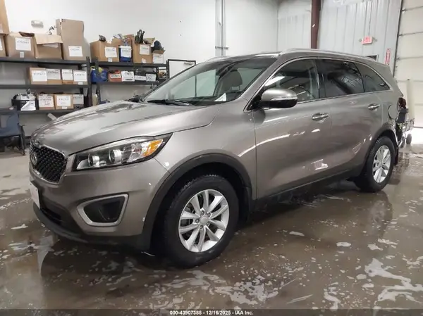 5XYPG4A33JG405288 2018 KIA SORENTO - Image 2