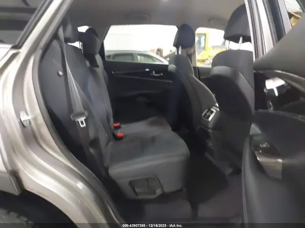 5XYPG4A33JG405288 2018 KIA SORENTO - Image 8