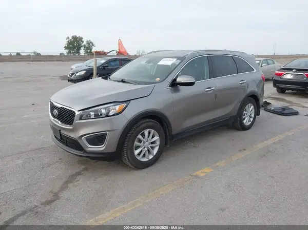 5XYPG4A33JG406067 2018 KIA SORENTO - Image 2