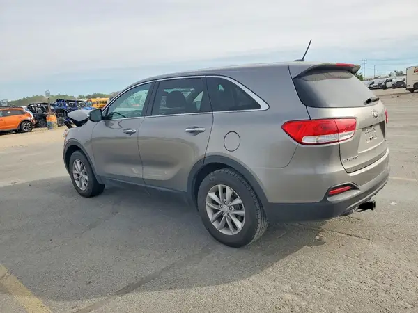5XYPG4A33JG407199 2018 KIA SORENTO - Image 2