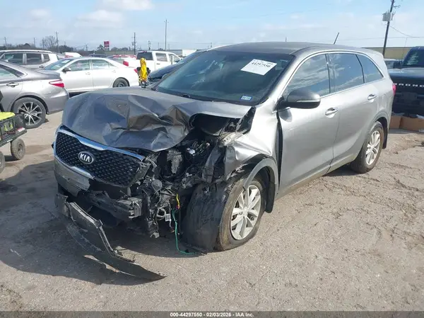 5XYPG4A33JG413973 2018 KIA SORENTO - Image 2