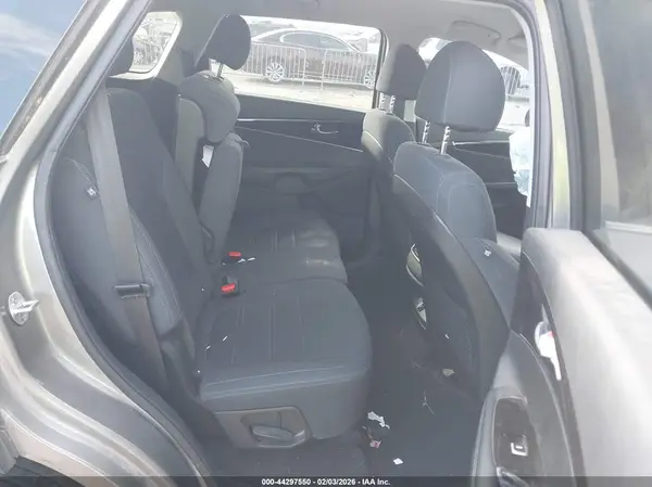 5XYPG4A33JG413973 2018 KIA SORENTO - Image 8