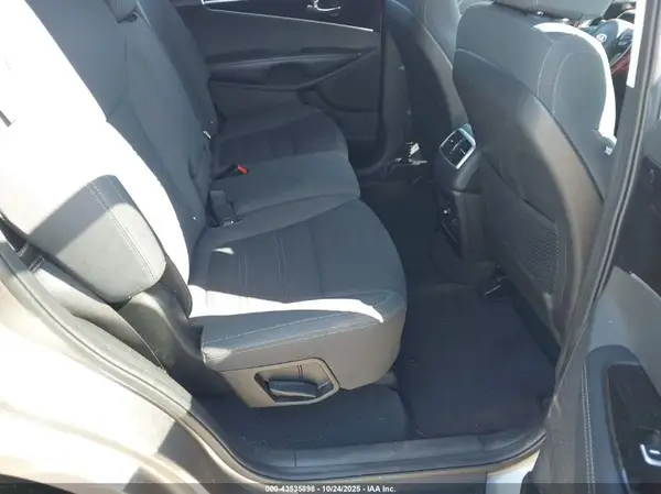 5XYPG4A33JG416825 2018 KIA SORENTO - Image 8