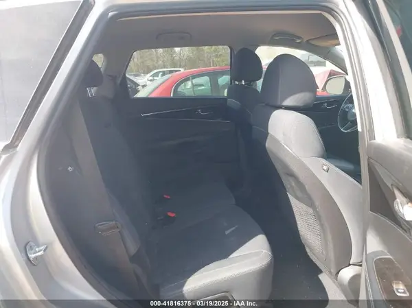 5XYPG4A33JG417196 2018 KIA SORENTO - Image 8