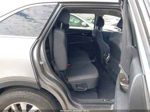 5XYPG4A33JG422852 2018 KIA SORENTO - Image 8