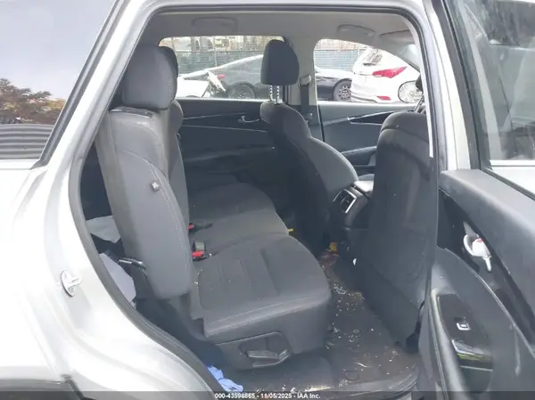 5XYPG4A33KG432587 2019 KIA SORENTO - Image 8