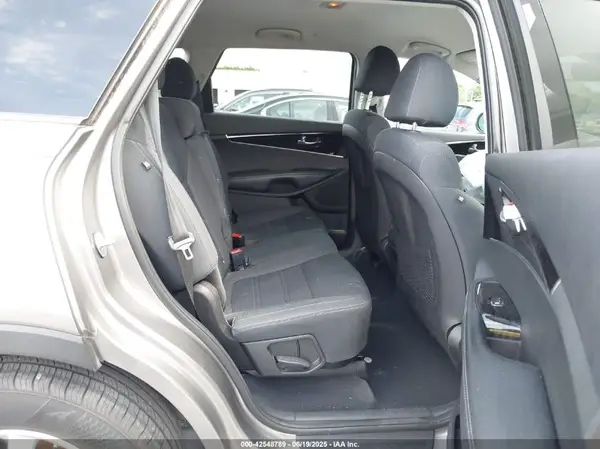 5XYPG4A33KG438972 2019 KIA SORENTO - Image 8