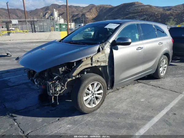 5XYPG4A33KG466061 2019 KIA SORENTO - Image 2