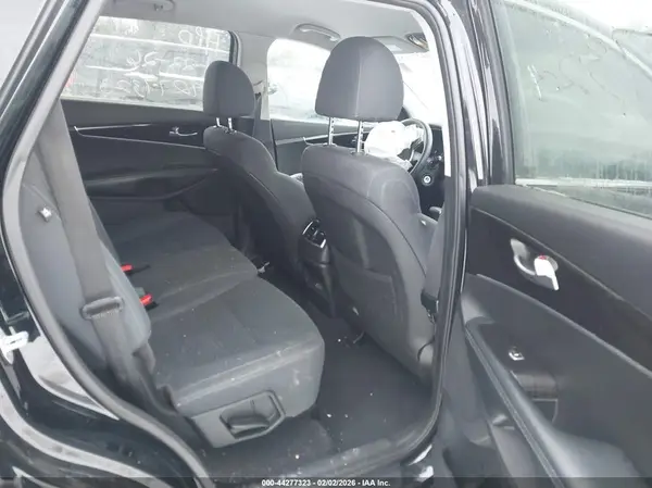 5XYPG4A33KG472426 2019 KIA SORENTO - Image 8