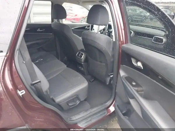 5XYPG4A33KG510625 2019 KIA SORENTO - Image 8