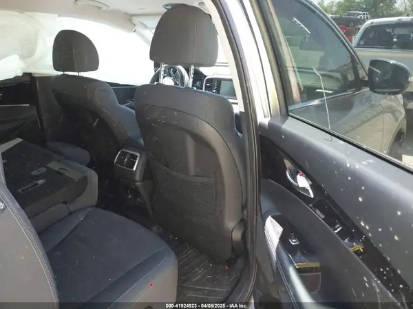 5XYPG4A33KG512634 2019 KIA SORENTO - Image 8
