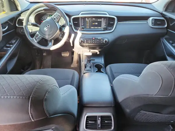 5XYPG4A33KG518420 2019 KIA SORENTO - Image 8