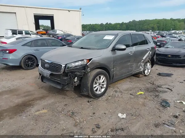 5XYPG4A33KG519776 2019 KIA SORENTO - Image 2