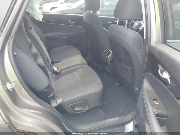 5XYPG4A33KG519776 2019 KIA SORENTO - Image 8