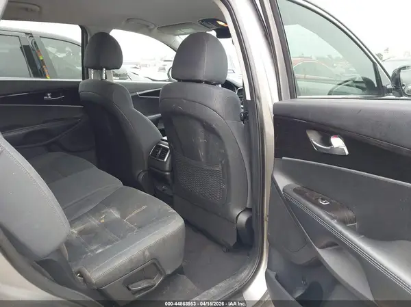 5XYPG4A33KG520443 2019 KIA SORENTO - Image 8