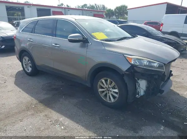 5XYPG4A33KG534228 2019 KIA SORENTO - Image 1