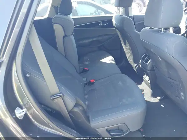 5XYPG4A33KG537436 2019 KIA SORENTO - Image 8