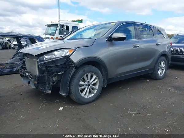 5XYPG4A33KG547805 2019 KIA SORENTO - Image 2