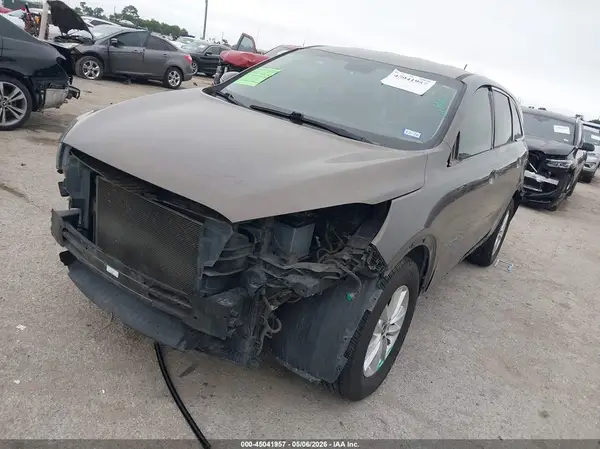 5XYPG4A33KG548114 2019 KIA SORENTO - Image 2