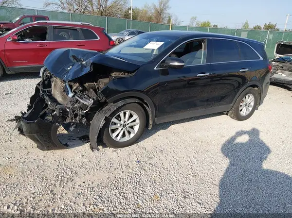 5XYPG4A33KG561364 2019 KIA SORENTO - Image 2