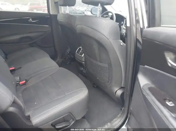 5XYPG4A33KG561395 2019 KIA SORENTO - Image 8