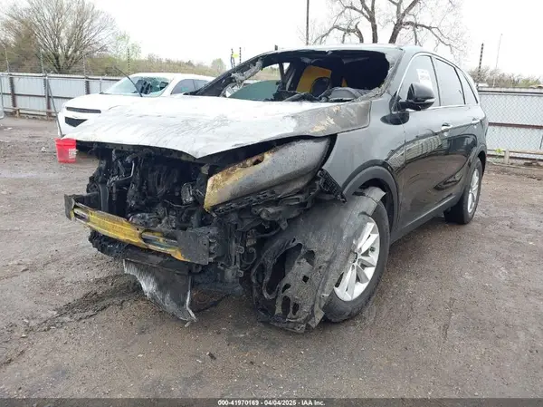 5XYPG4A33KG575006 2019 KIA SORENTO - Image 2