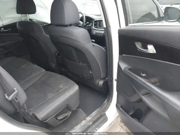 5XYPG4A33KG575622 2019 KIA SORENTO - Image 8