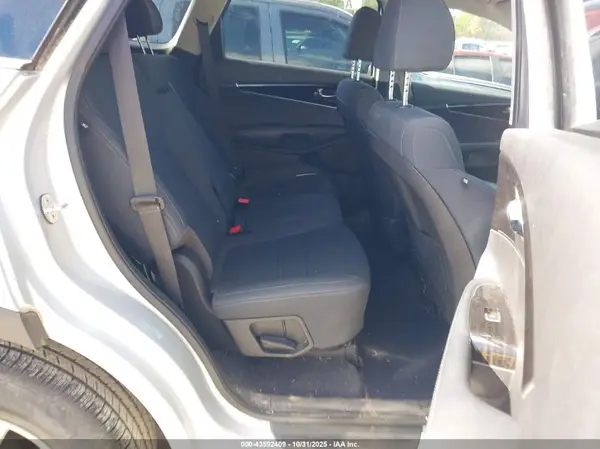 5XYPG4A33KG577595 2019 KIA SORENTO - Image 8