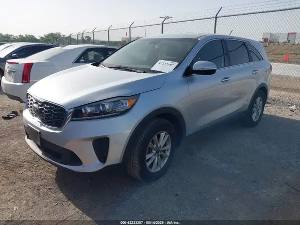 5XYPG4A33KG582599 2019 KIA SORENTO - Image 2