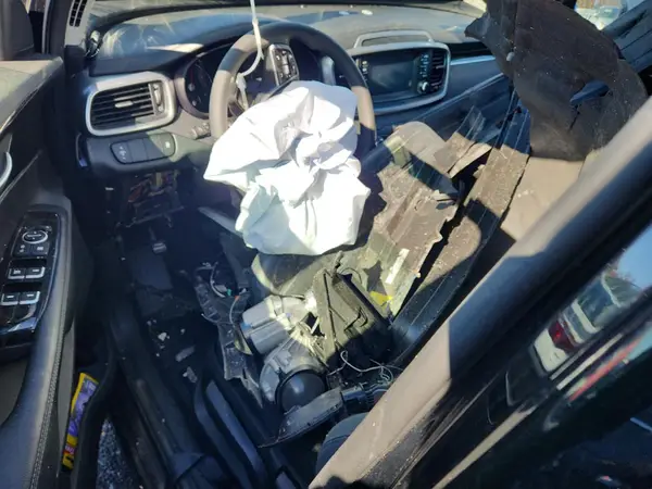 5XYPG4A33KG582764 2019 KIA SORENTO - Image 8