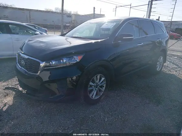 5XYPG4A33KG583865 2019 KIA SORENTO - Image 2
