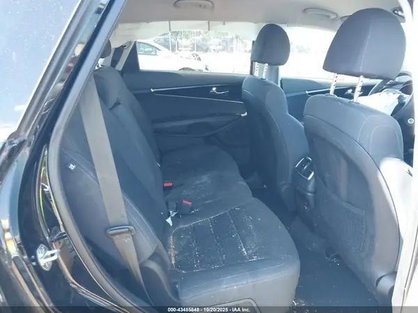 5XYPG4A33KG586474 2019 KIA SORENTO - Image 8
